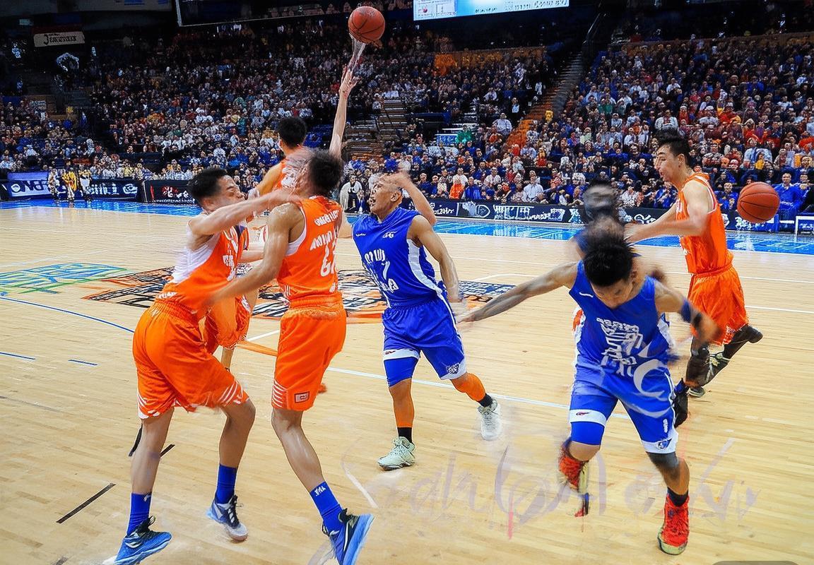 2016年CBA季后赛：广东深圳巅峰对决经典回顾